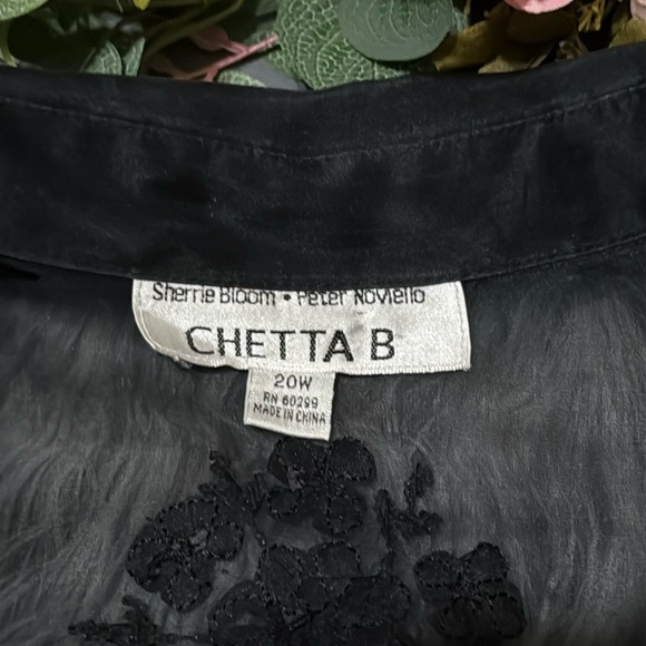 Elegant Black 100% Silk Floral Embellished Button-Up Blouse - Picture 5 of 9